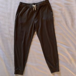 Vuori performance joggers womens small